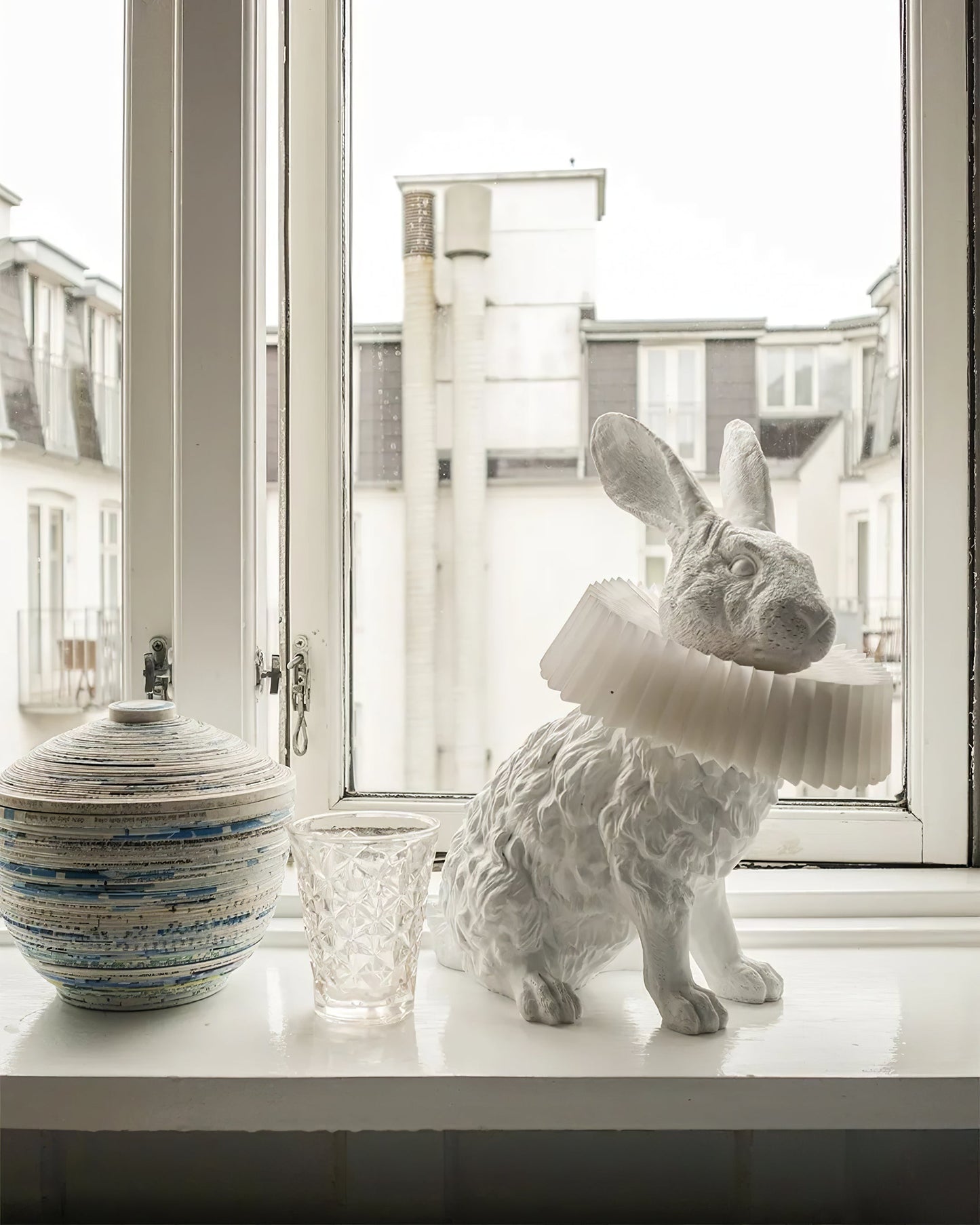 Rabbit White Resin Table Lamp - Loonglight