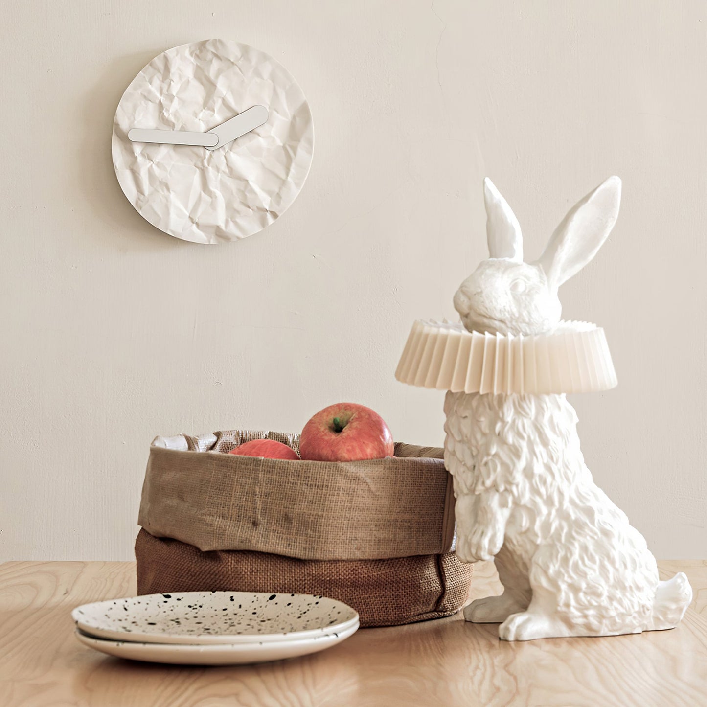 Rabbit White Resin Table Lamp - Loonglight