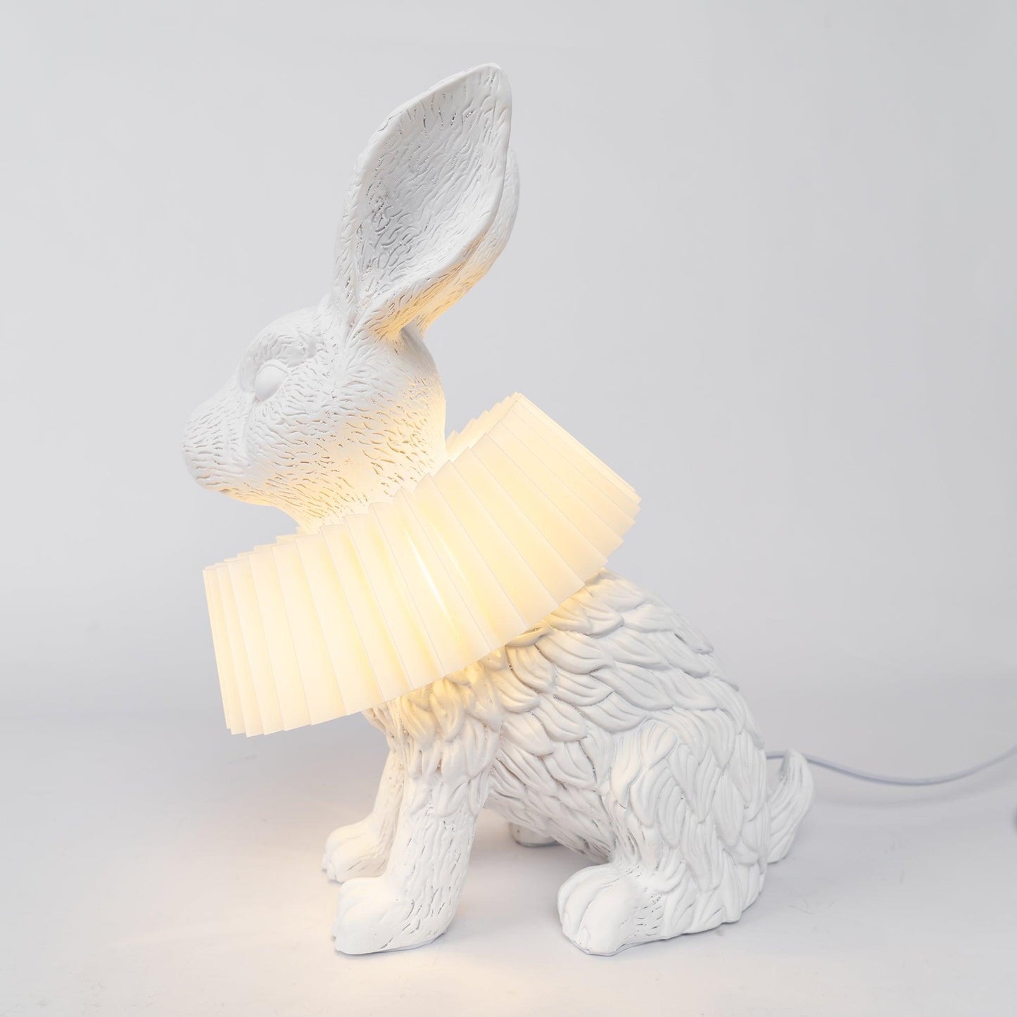 Rabbit White Resin Table Lamp - Loonglight