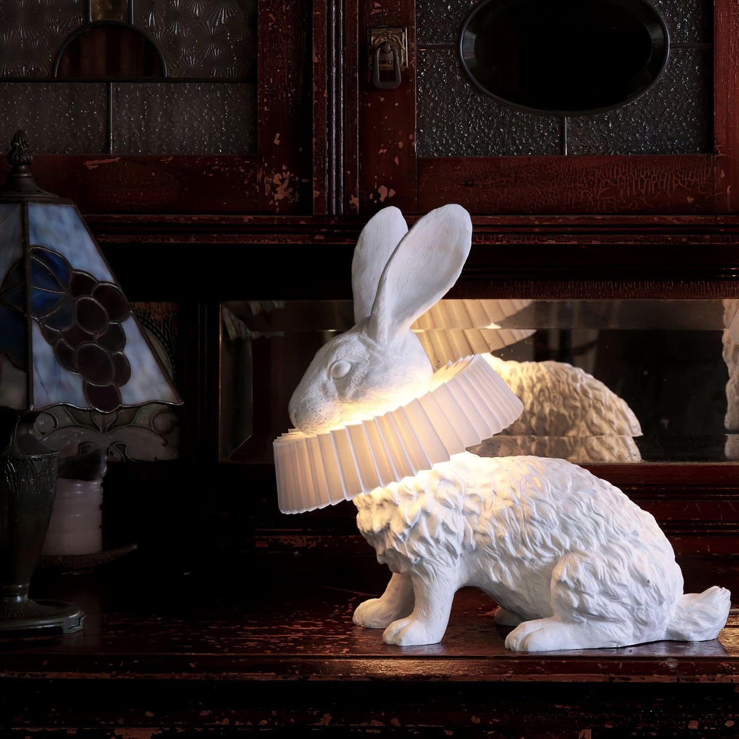 Rabbit White Resin Table Lamp - Loonglight