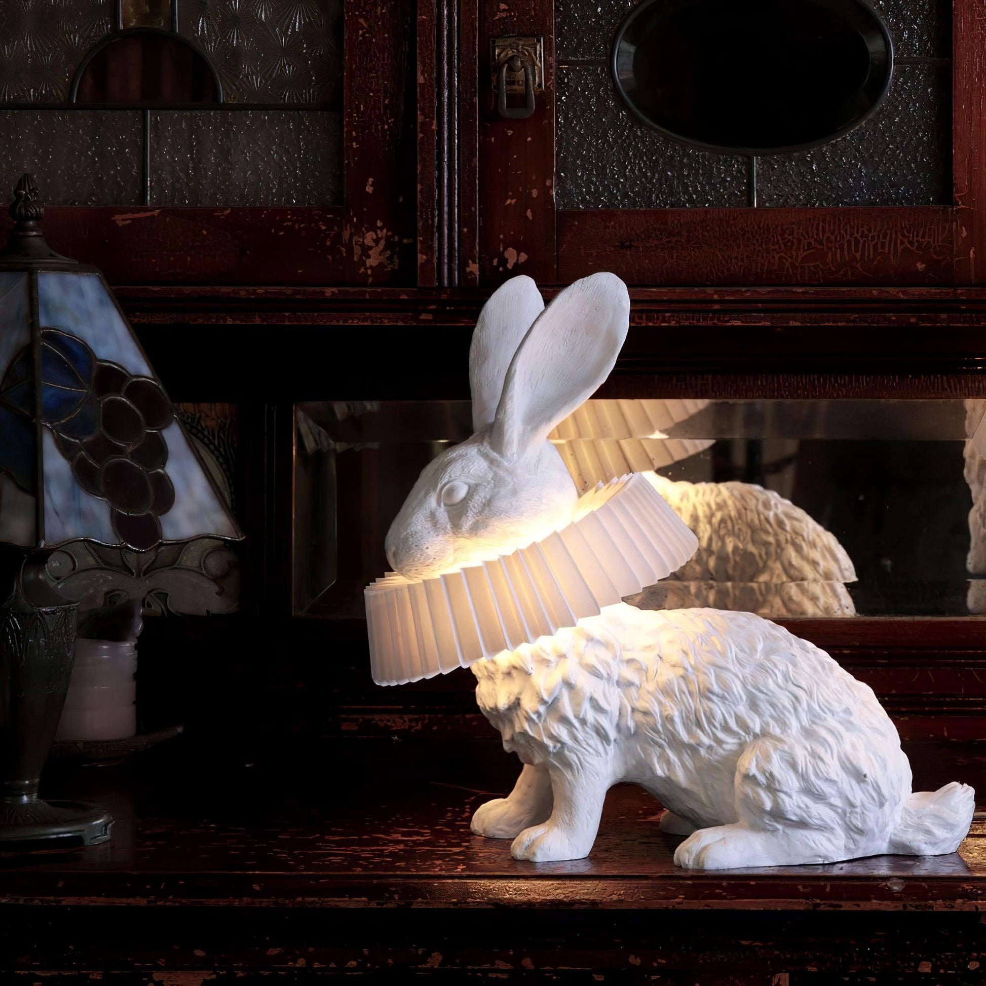 Rabbit White Resin Table Lamp - Loonglight