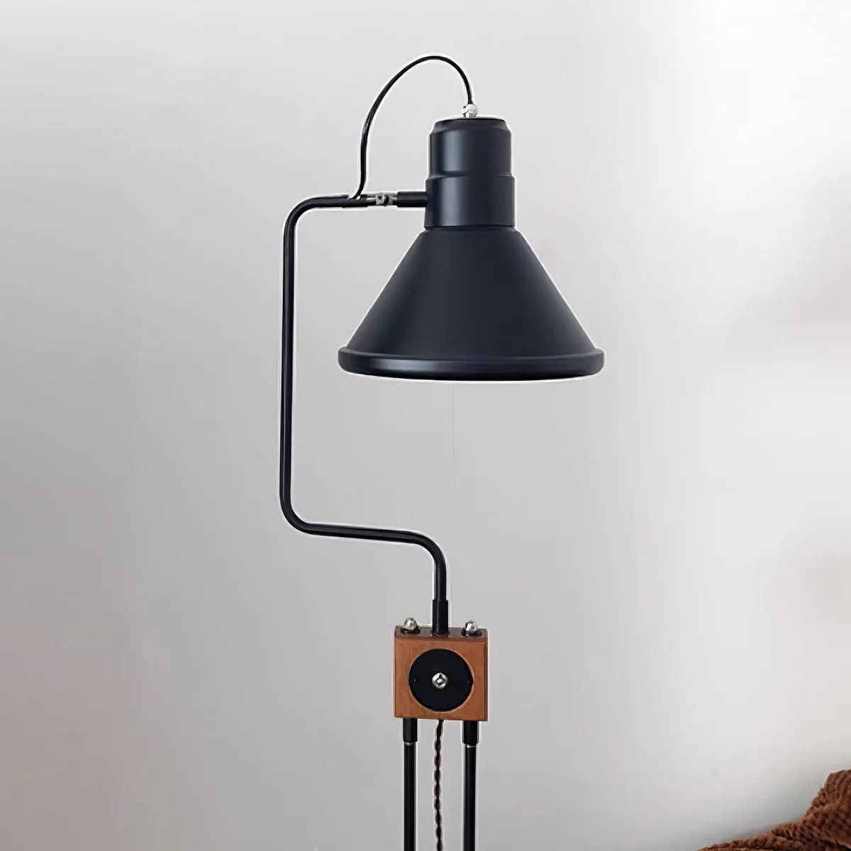 Retro Toia Floor Lamp - Loonglight