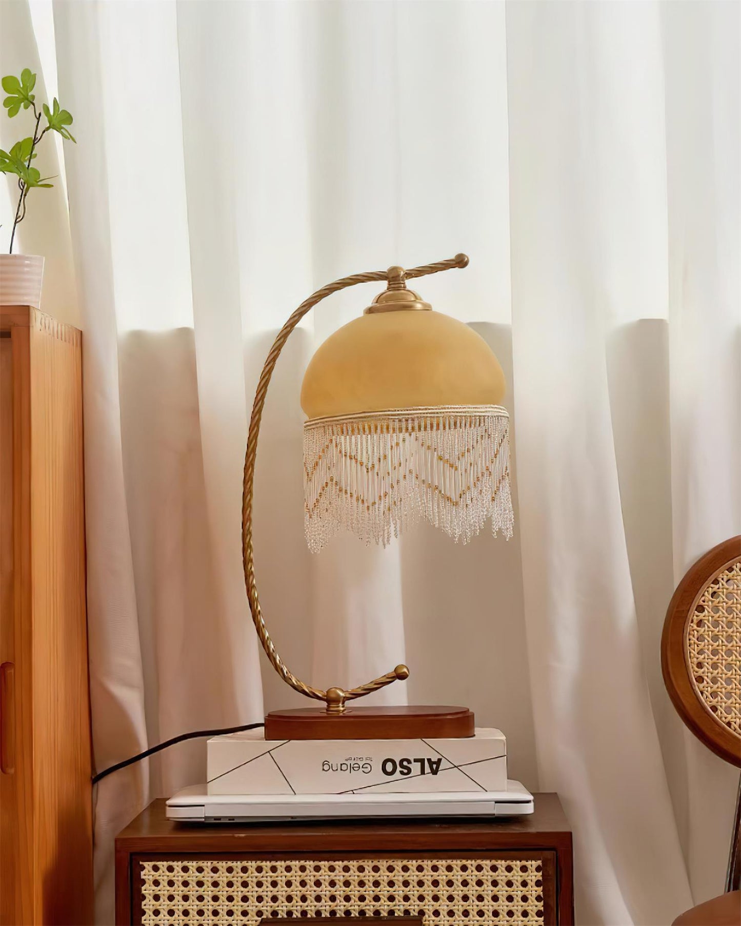 Roussillon Tassel Table Lamp - Loonglight