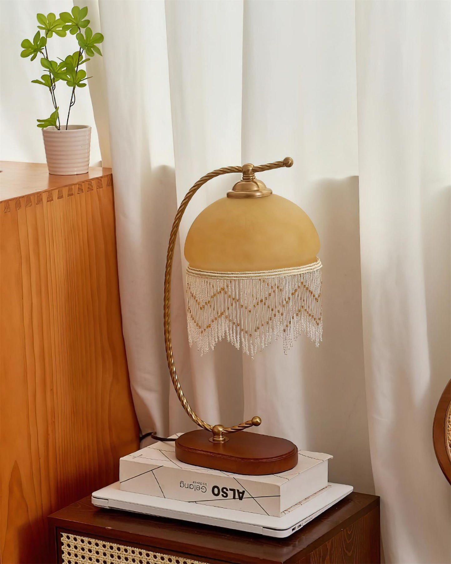 Roussillon Tassel Table Lamp - Loonglight