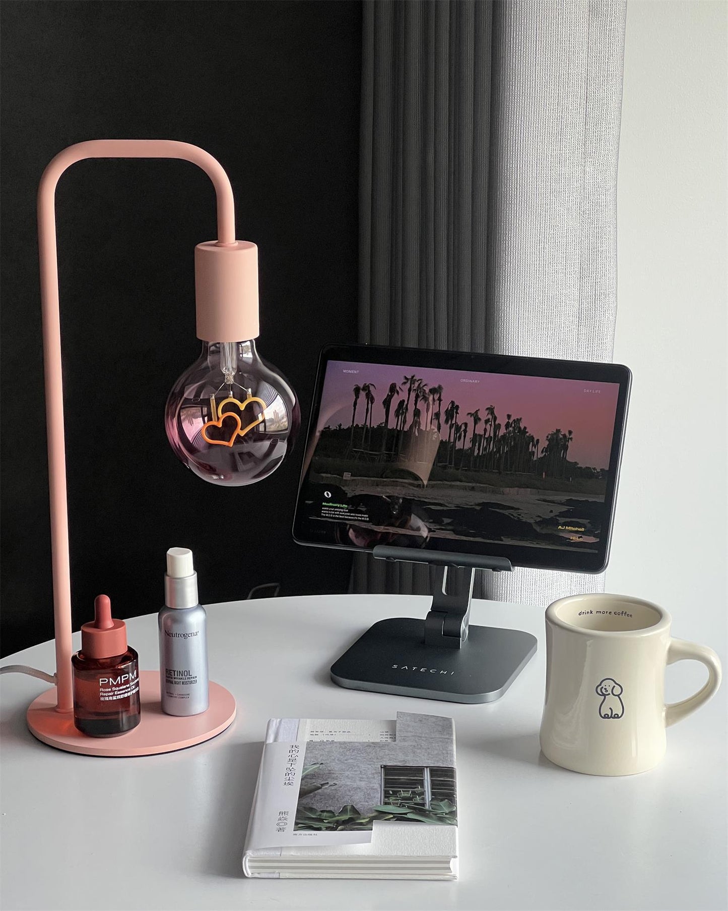 Signal Love Table Lamp - Loonglight