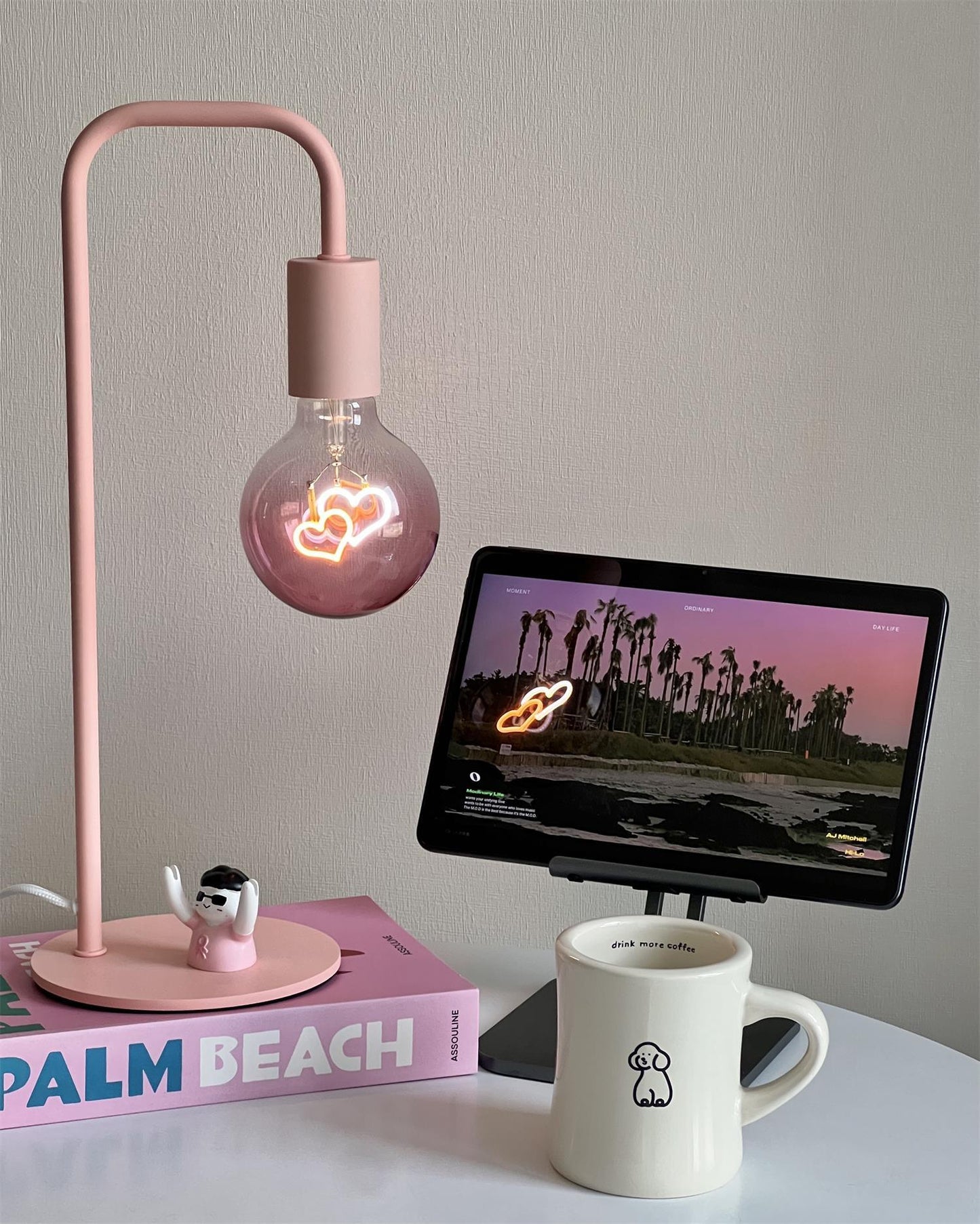 Signal Love Table Lamp - Loonglight