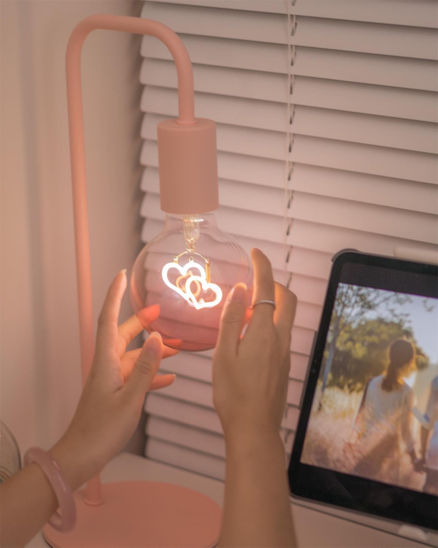 Signal Love Table Lamp - Loonglight