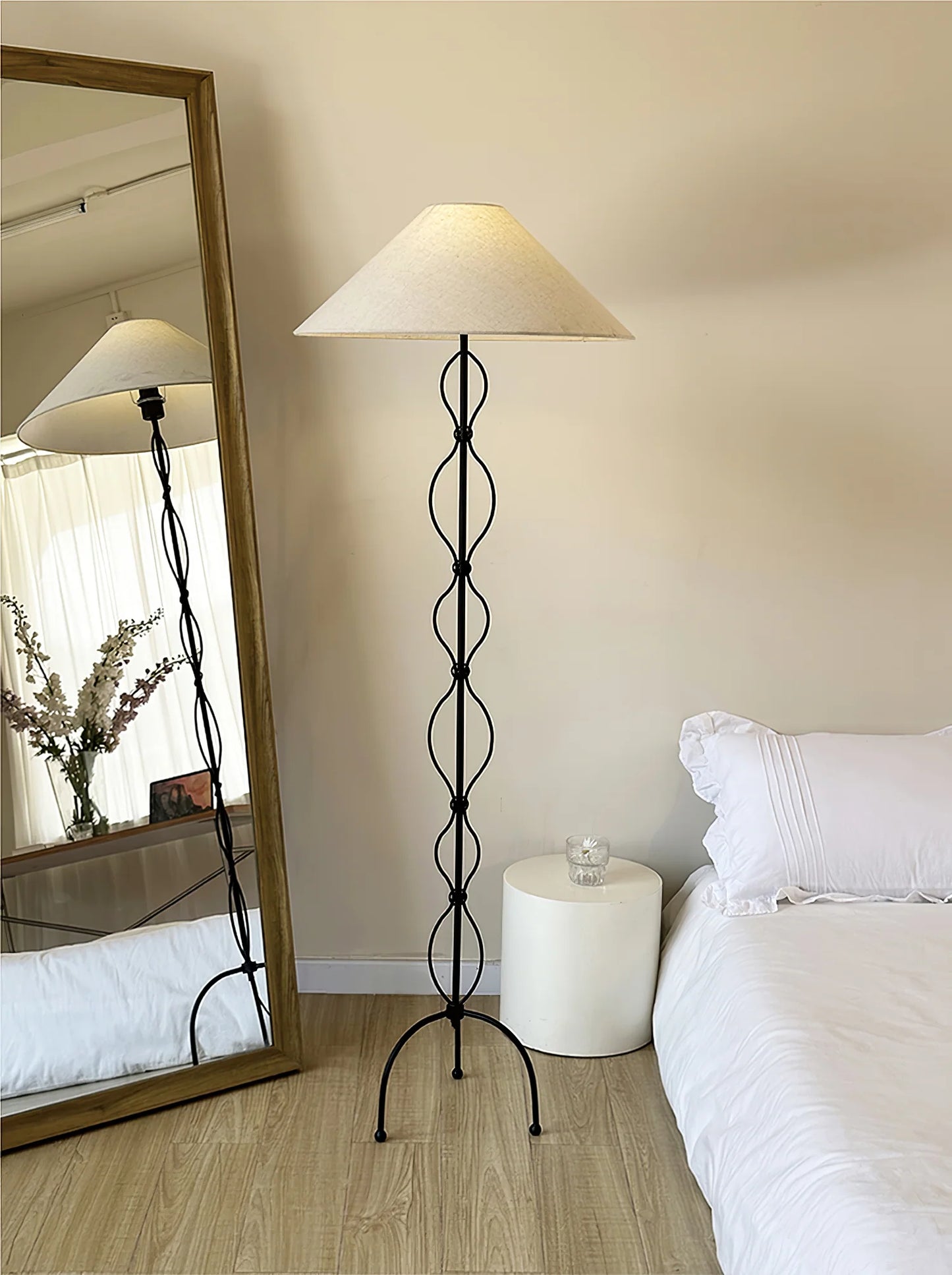 Sinuous Elegance Floor Lamp - Loonglight