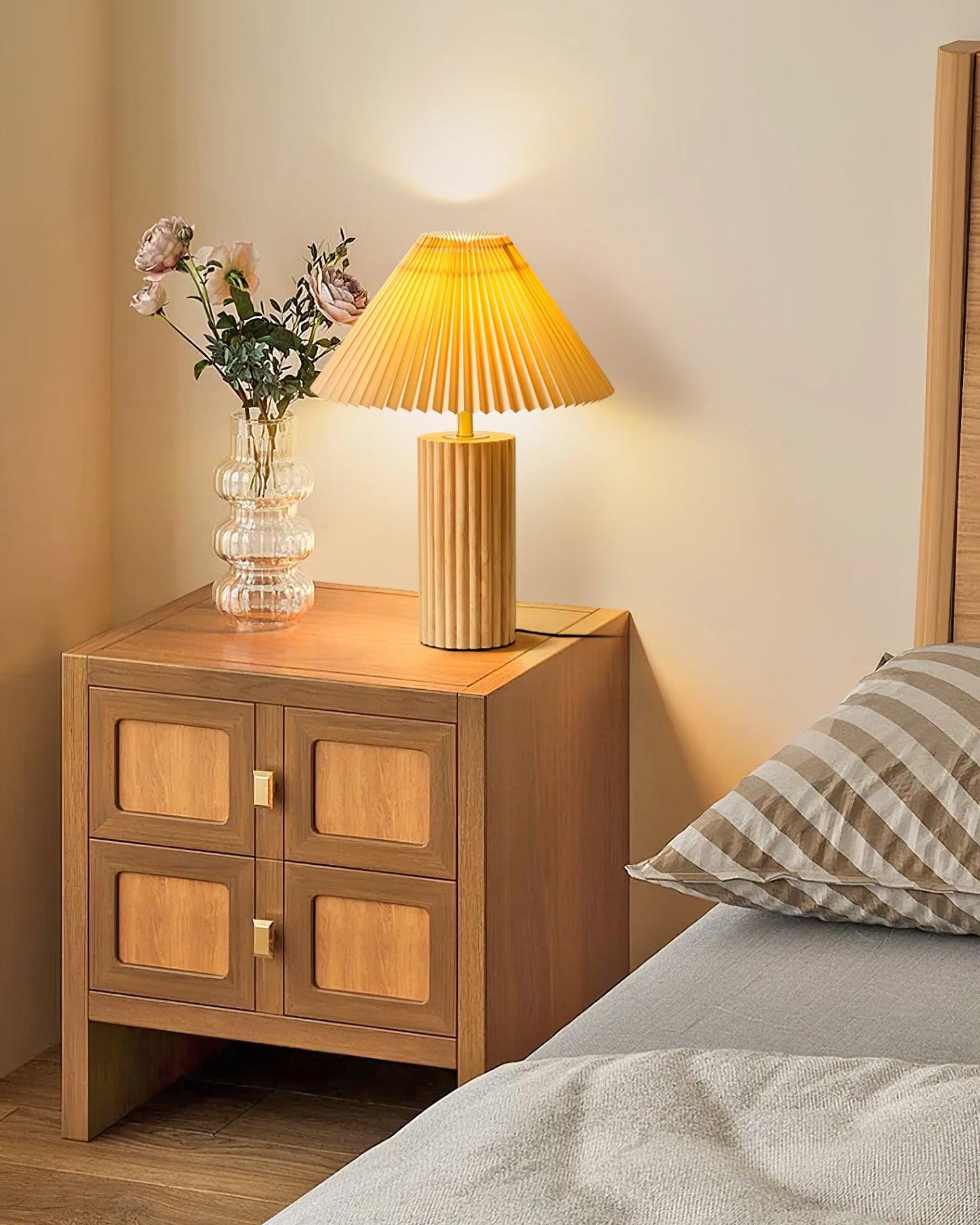 Solaire Pleated Table Lamp - Loonglight