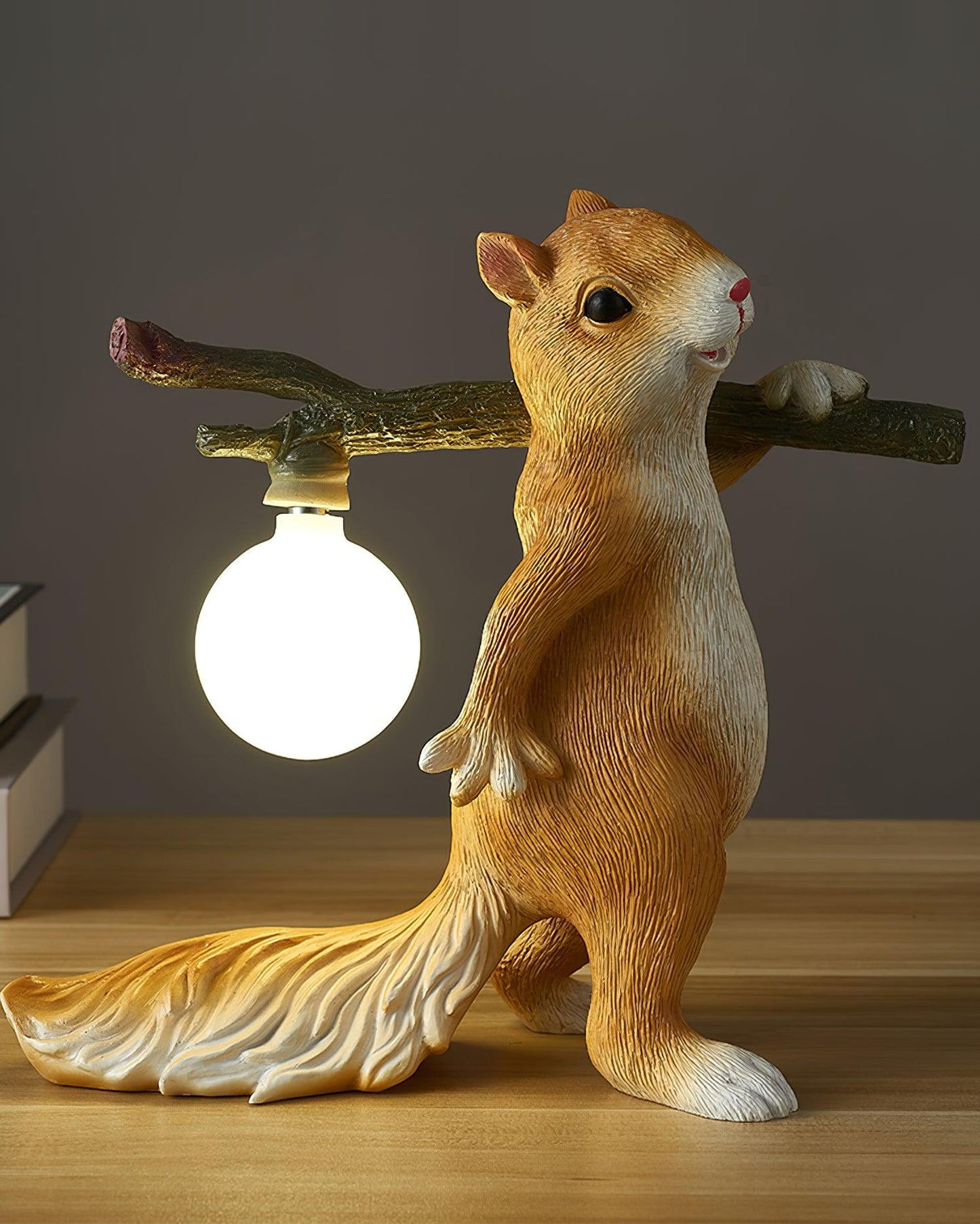 Squirrel Table Lamp - Loonglight