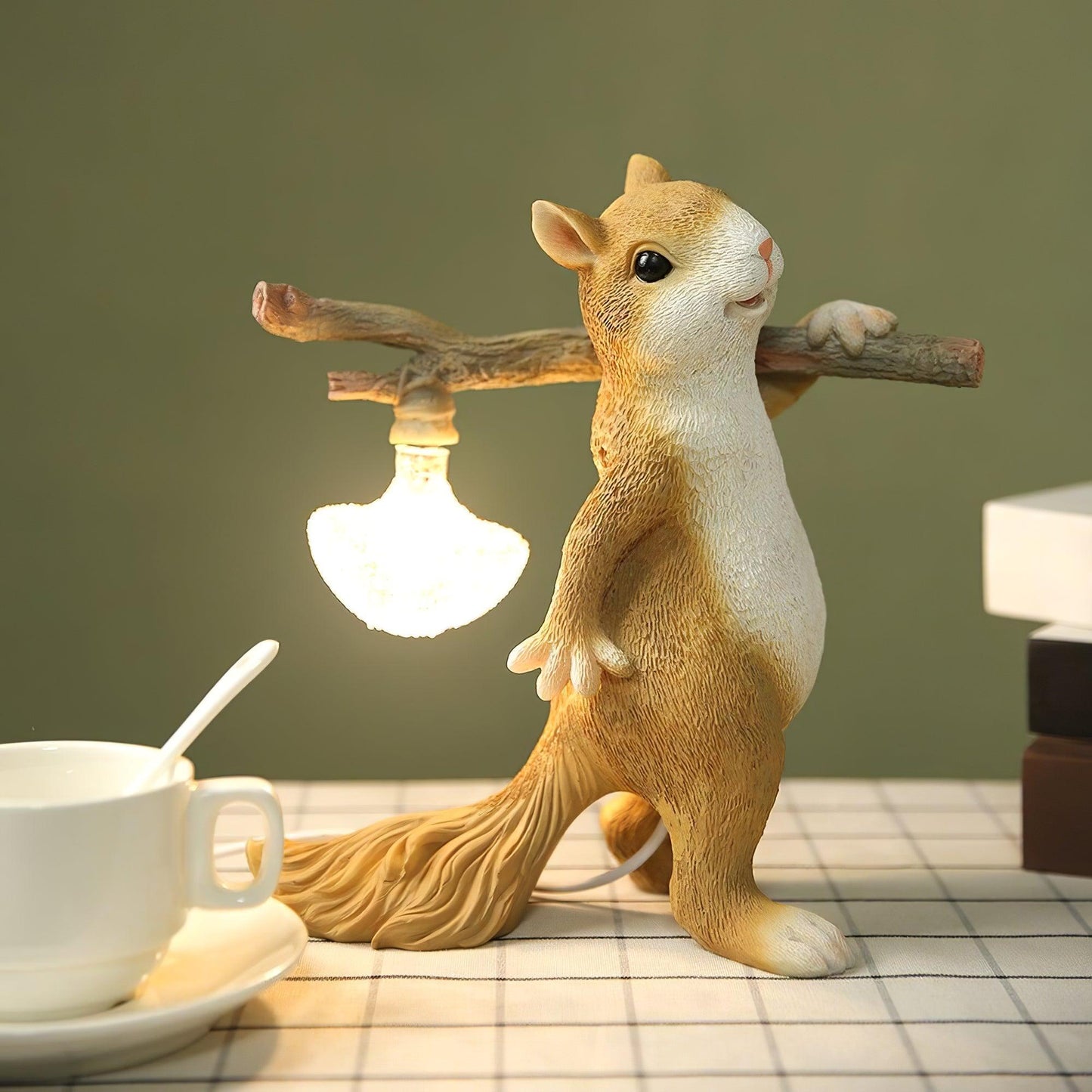 Squirrel Table Lamp - Loonglight