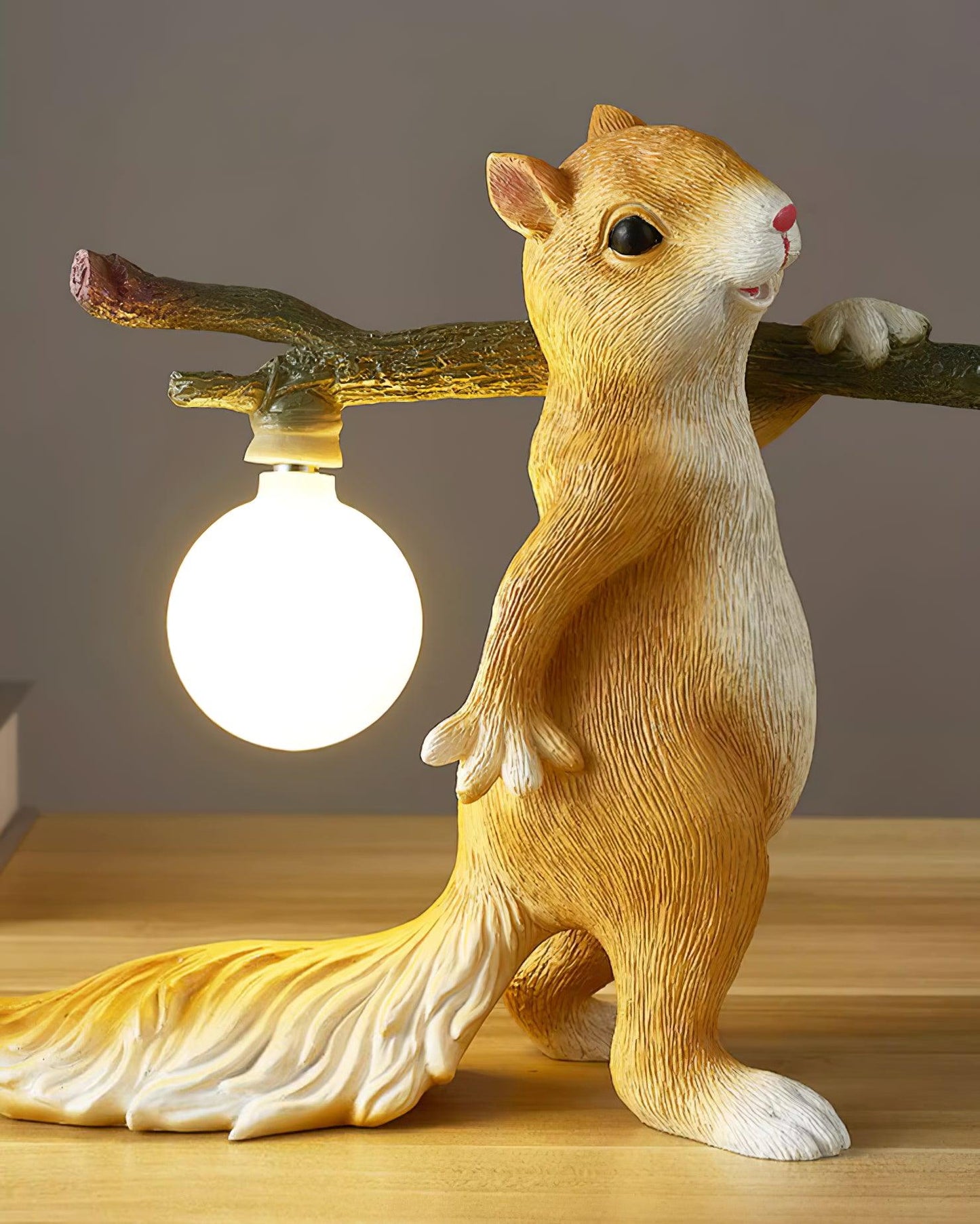 Squirrel Table Lamp - Loonglight