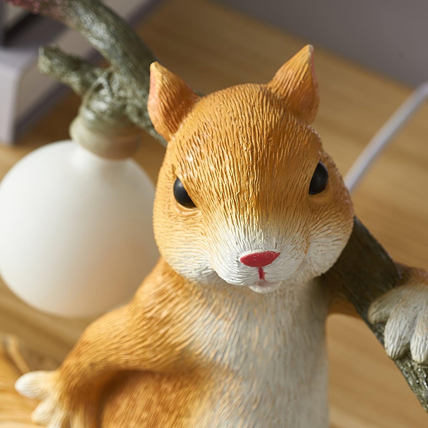 Squirrel Table Lamp - Loonglight