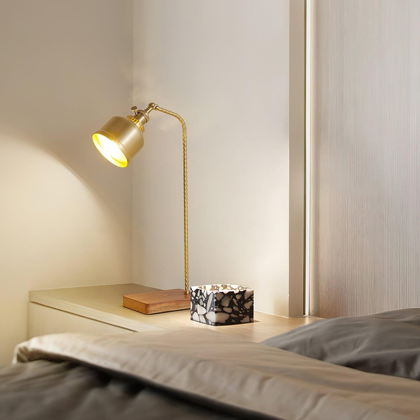 Tacoma Table Lamp - Loonglight