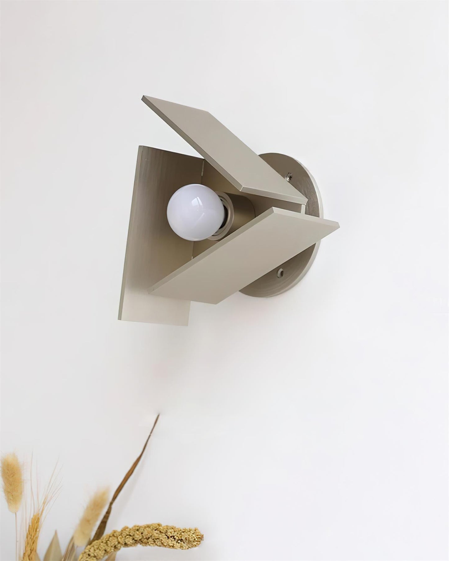 Vanta Geometric Art Wall Lamp