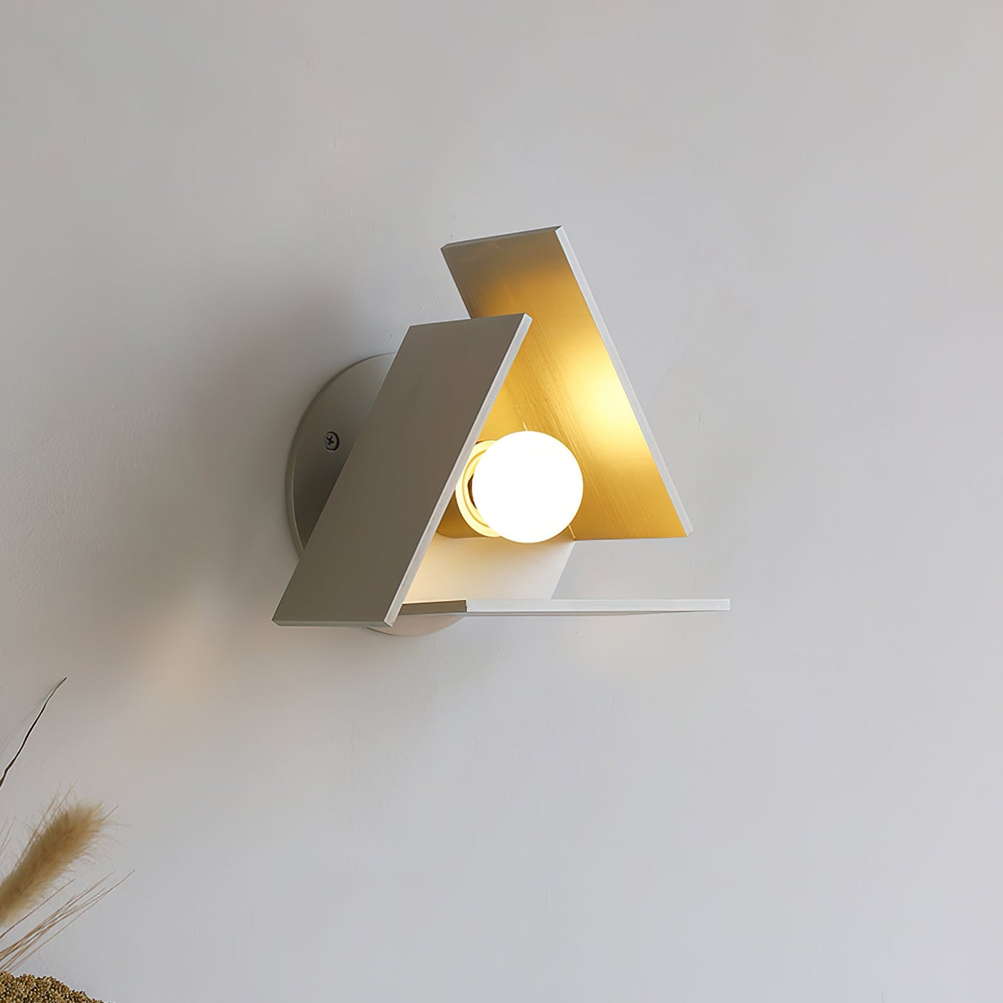 Vanta Geometric Art Wall Lamp