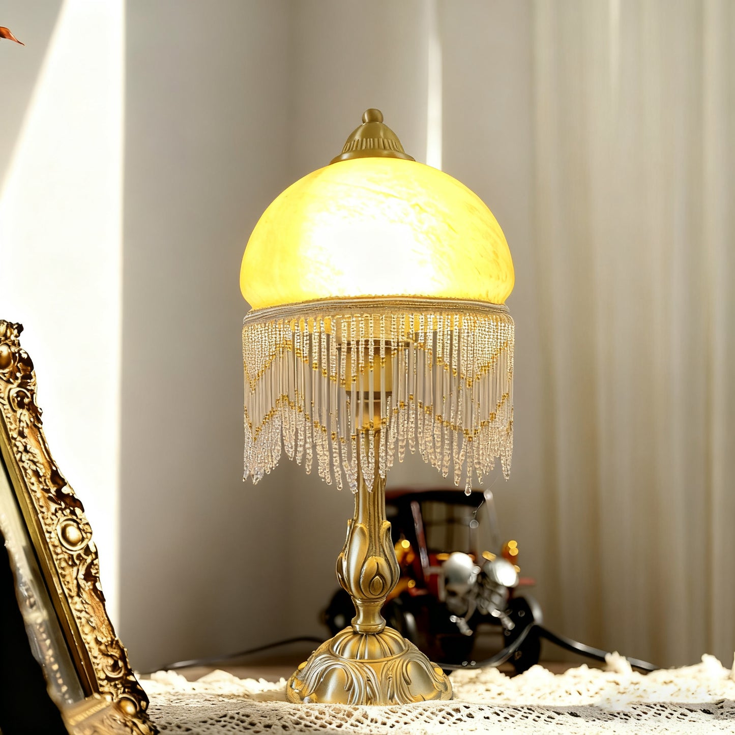 مصباح طاولة فيلي تاسيل