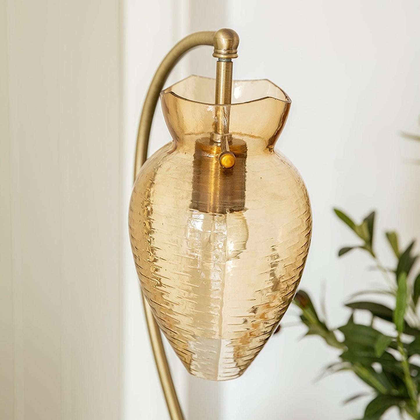 Vintage Natasha Table Lamp - Loonglight