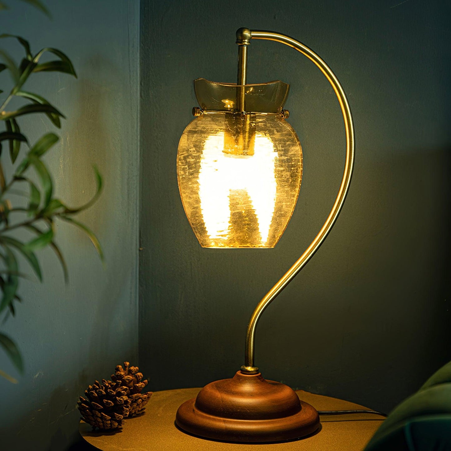 Vintage Natasha Table Lamp - Loonglight