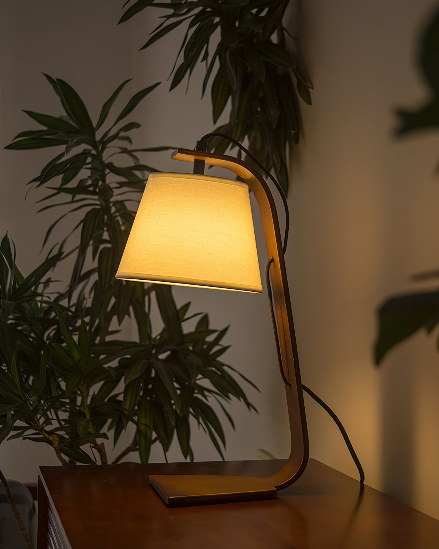 Walden Table Lamp - Loonglight
