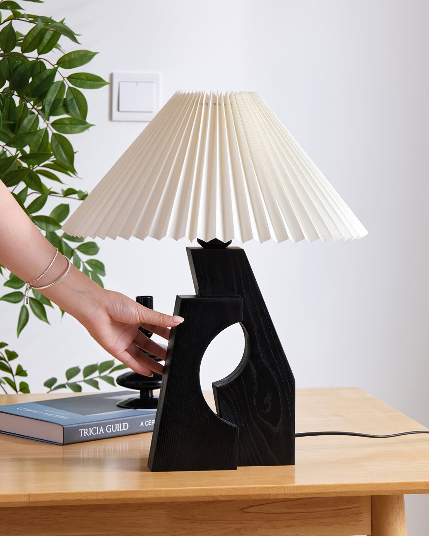 Zain Pleated Table Lamp - Loonglight
