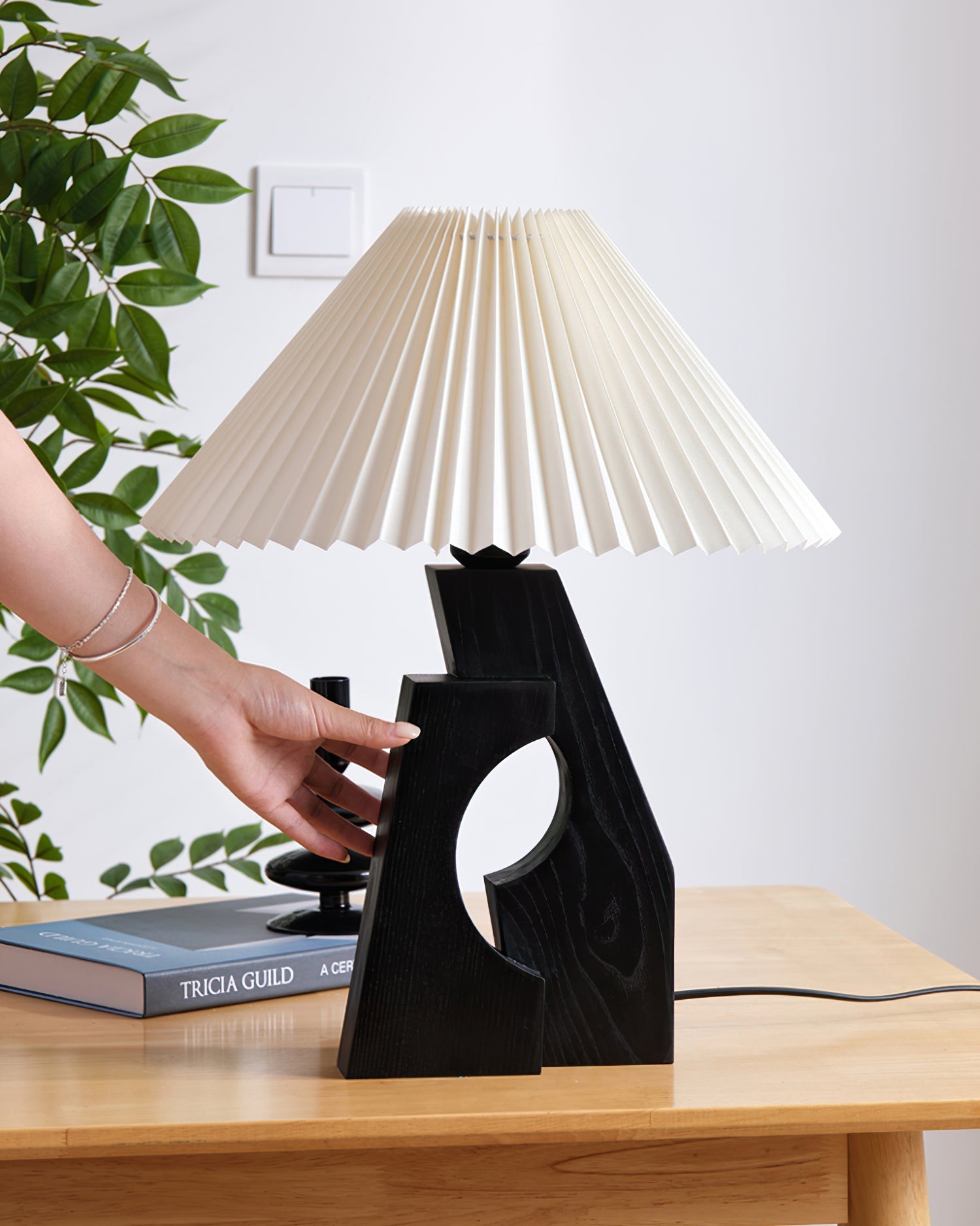 Zain Pleated Table Lamp - Loonglight
