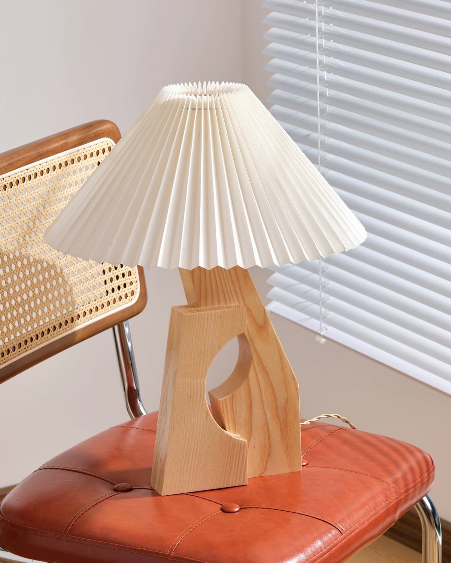 Zain Pleated Table Lamp - Loonglight
